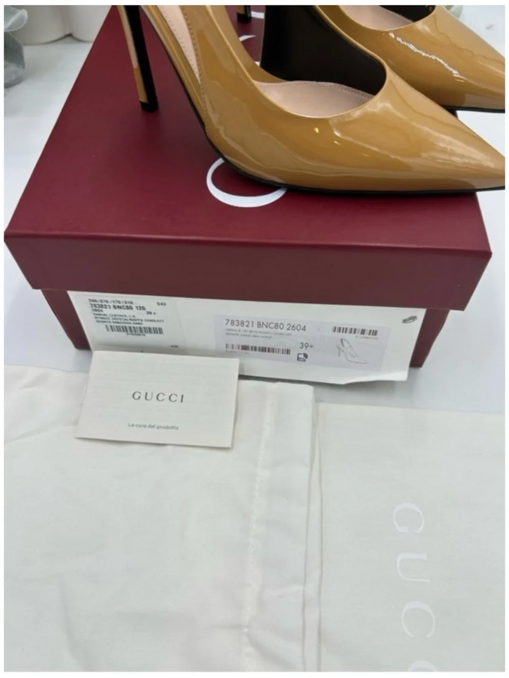 Woman's Gucci Signoria chain Patent Leather Slingback Pumps. Size 39.5